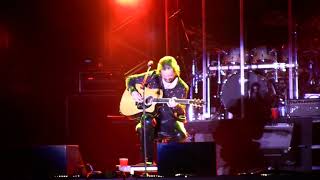 Travis Tritt  Acoustic Guitar Solo  live [upl. by Eirok140]