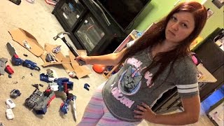 HEEL WIFE DESTROYS HUGE SDCC EXCLUSIVE TRANSFORMER WHILE GRIM IS AT COMIC CON VLOGGING [upl. by Darian72]