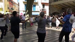 Occitanie la Sardane danse populaire des fêtes Catalanes [upl. by Barrus]