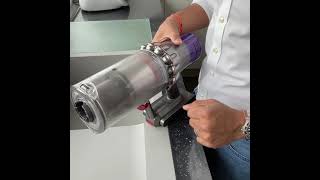 Nettoyer son aspirateur sans fil dyson V11  astuce nettoyage How to clean and maintain Dyson V11 [upl. by Herwin353]