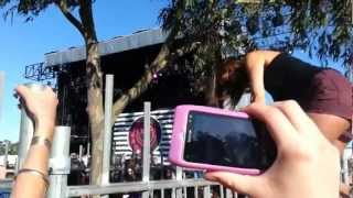 GIRL WEDGIES HERSELF JUMPING A FENCE BLINK 182 MELBOURNE SOUNDWAVE 2013 [upl. by Trant]